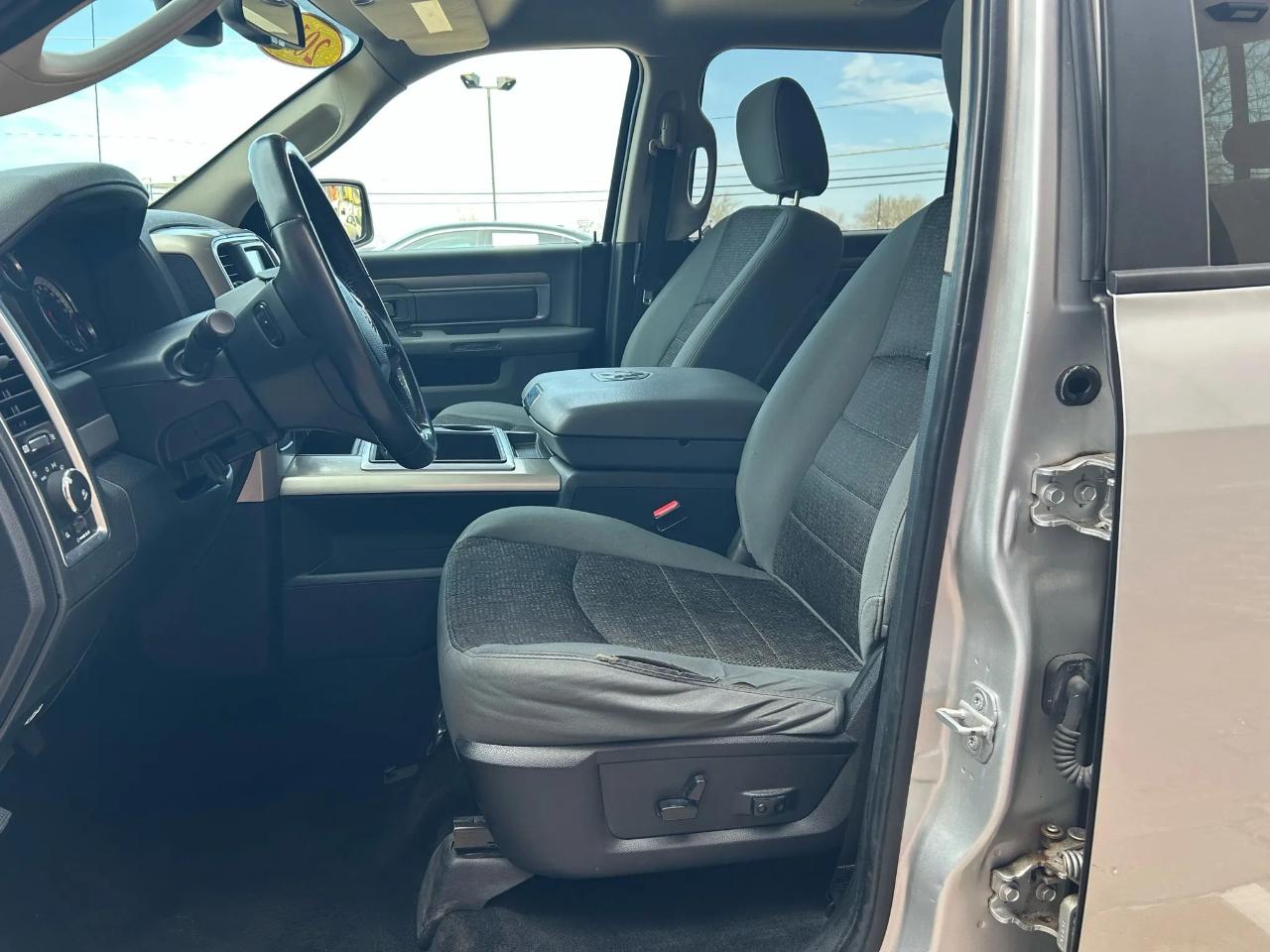 RAM 1500 SLT Crew Cab SWB 2WD 2014