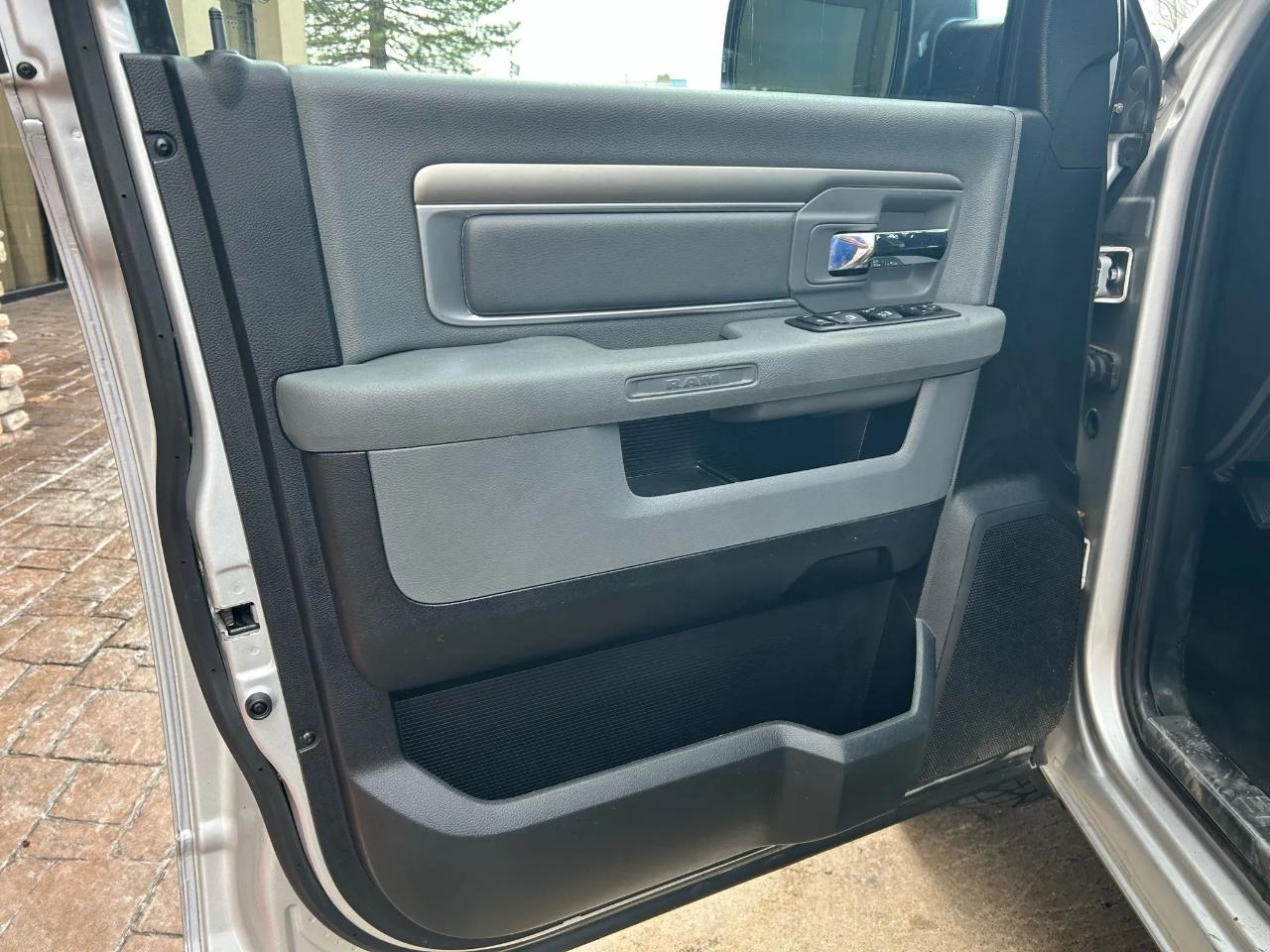 RAM 1500 SLT Crew Cab SWB 2WD 2014