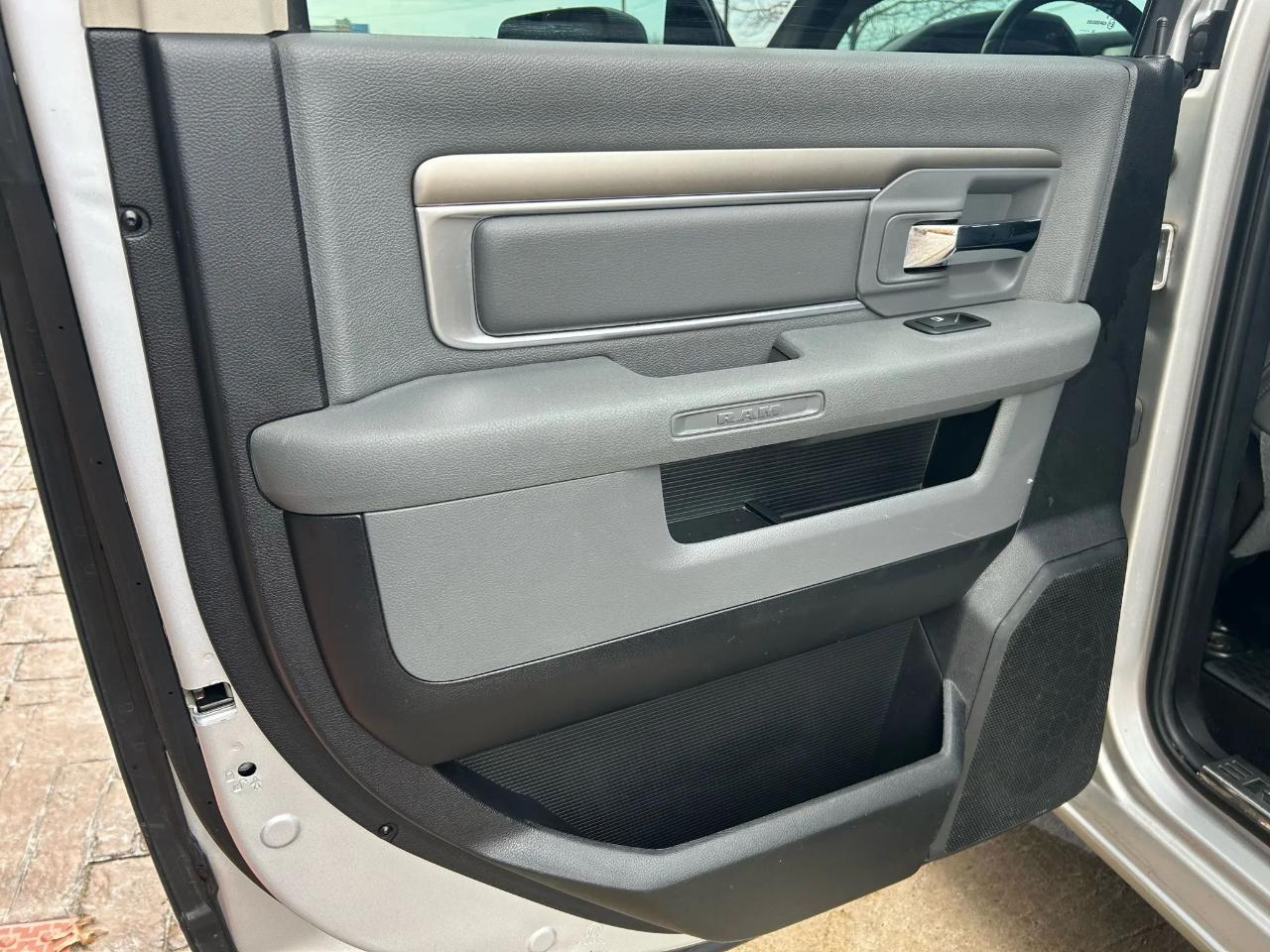 RAM 1500 SLT Crew Cab SWB 2WD 2014