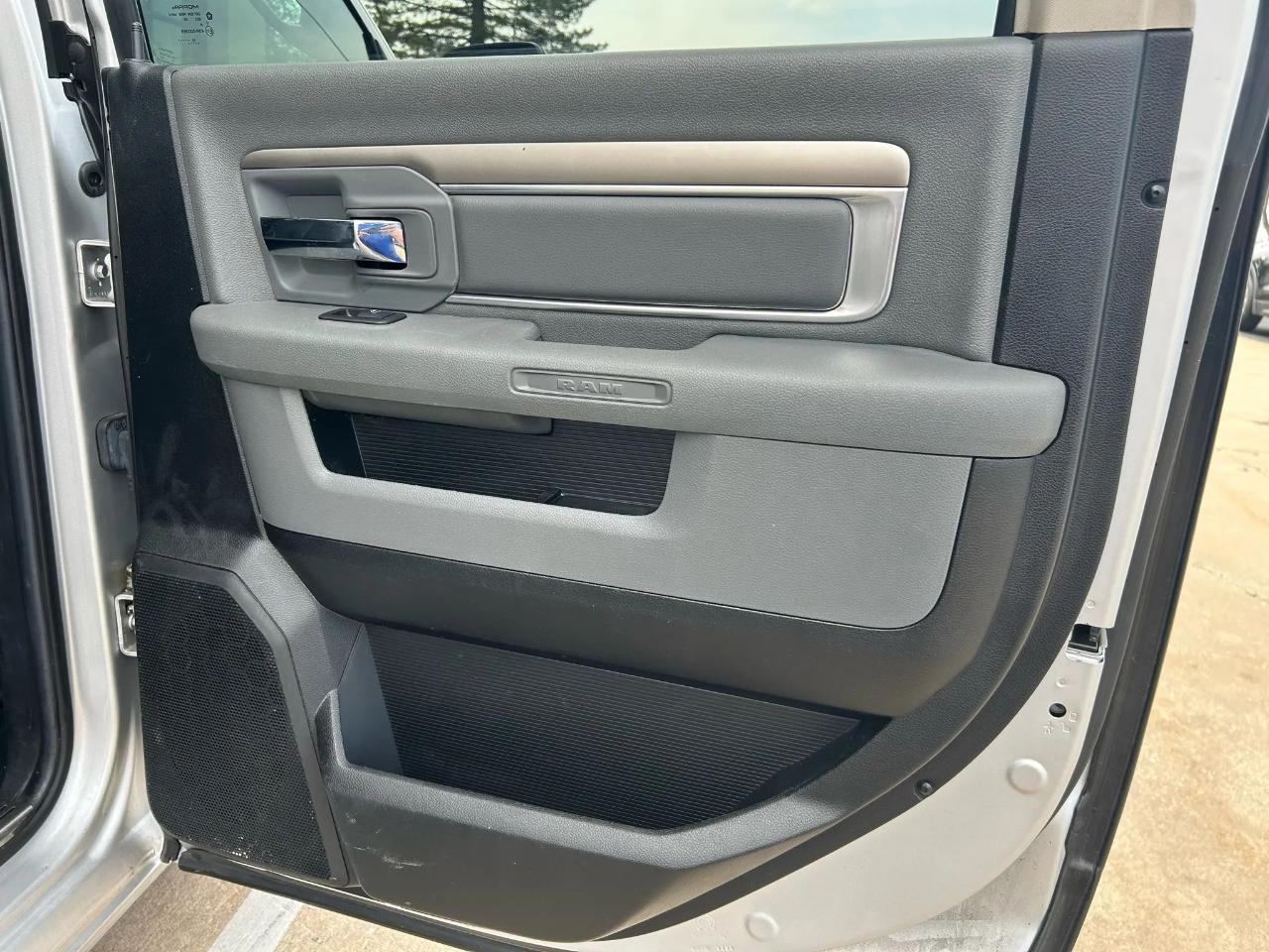 RAM 1500 SLT Crew Cab SWB 2WD 2014