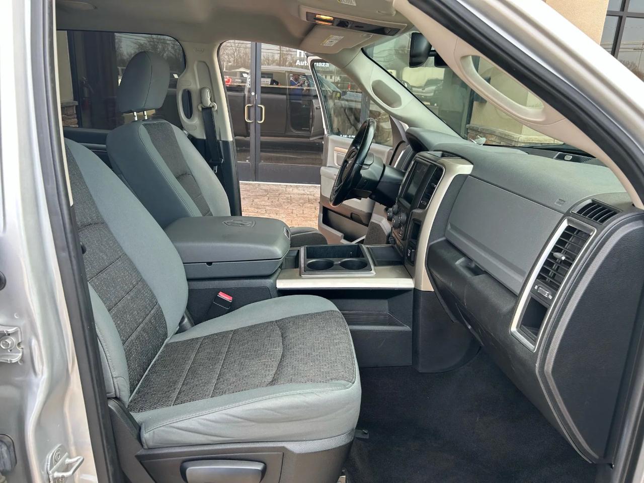 RAM 1500 SLT Crew Cab SWB 2WD 2014