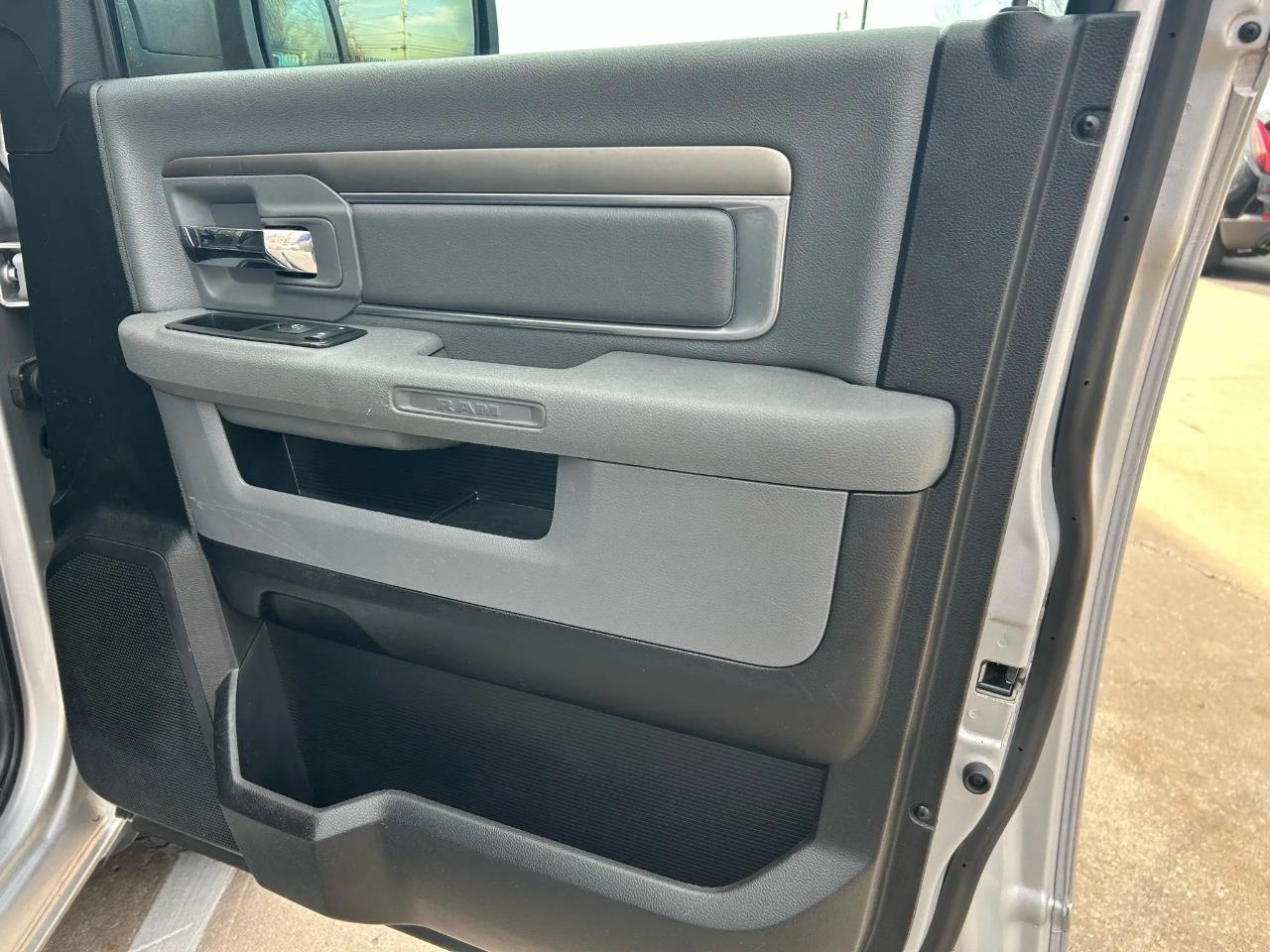 RAM 1500 SLT Crew Cab SWB 2WD 2014