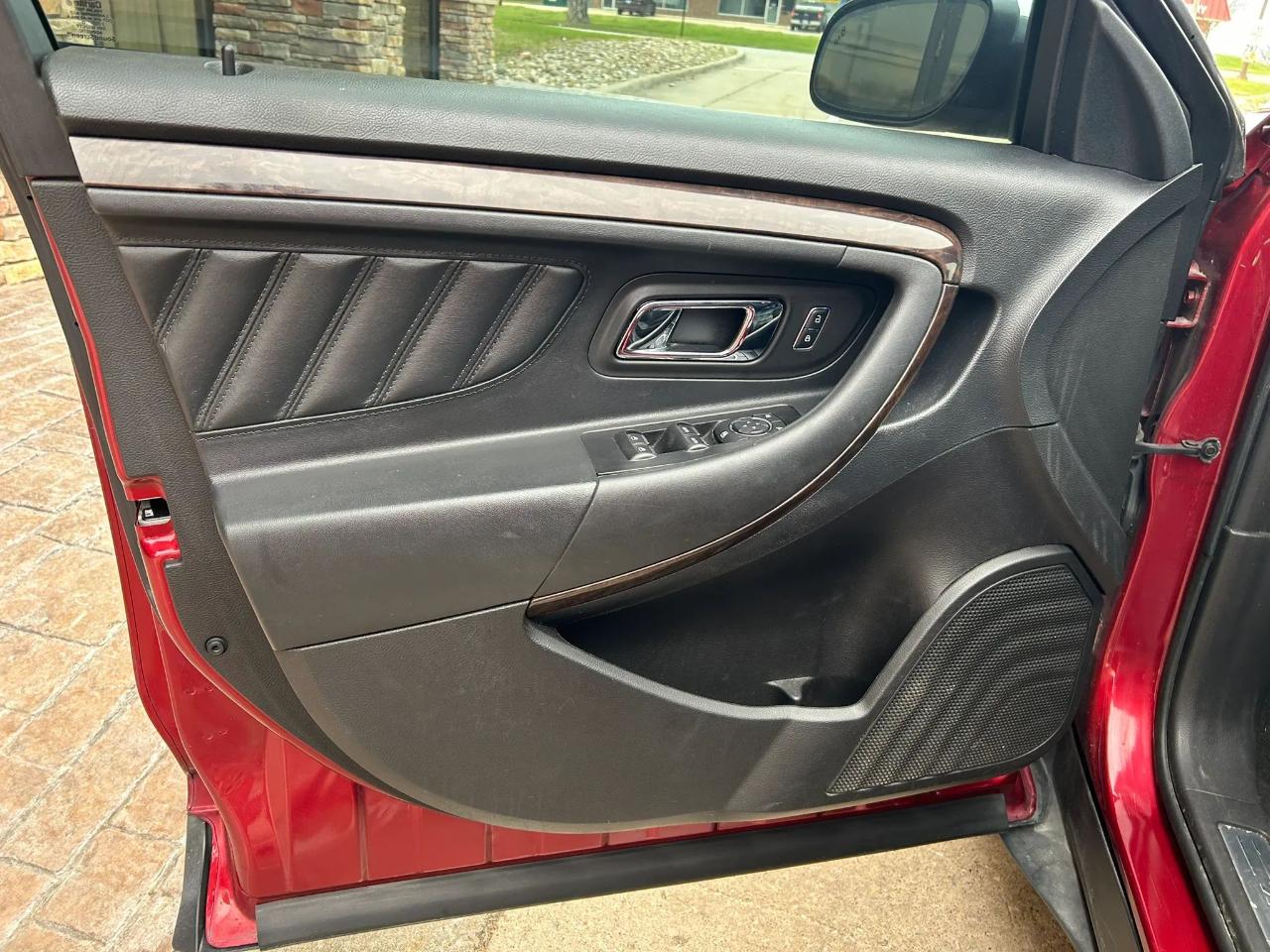 Ford Taurus Limited FWD 2013