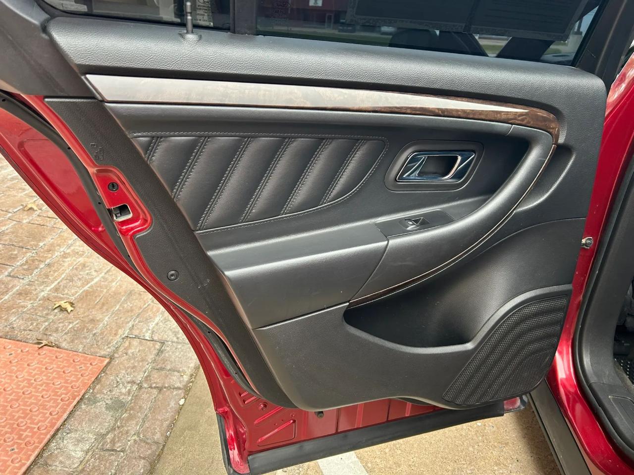 Ford Taurus Limited FWD 2013