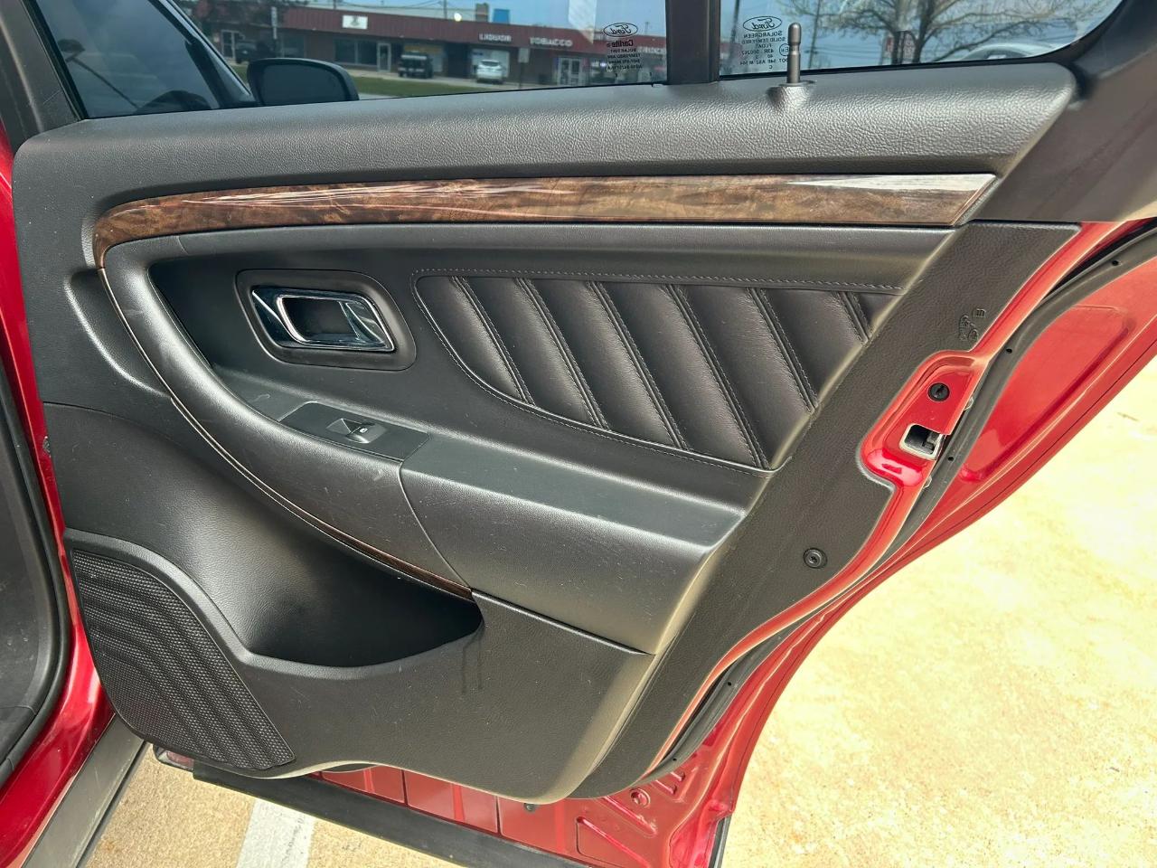 Ford Taurus Limited FWD 2013