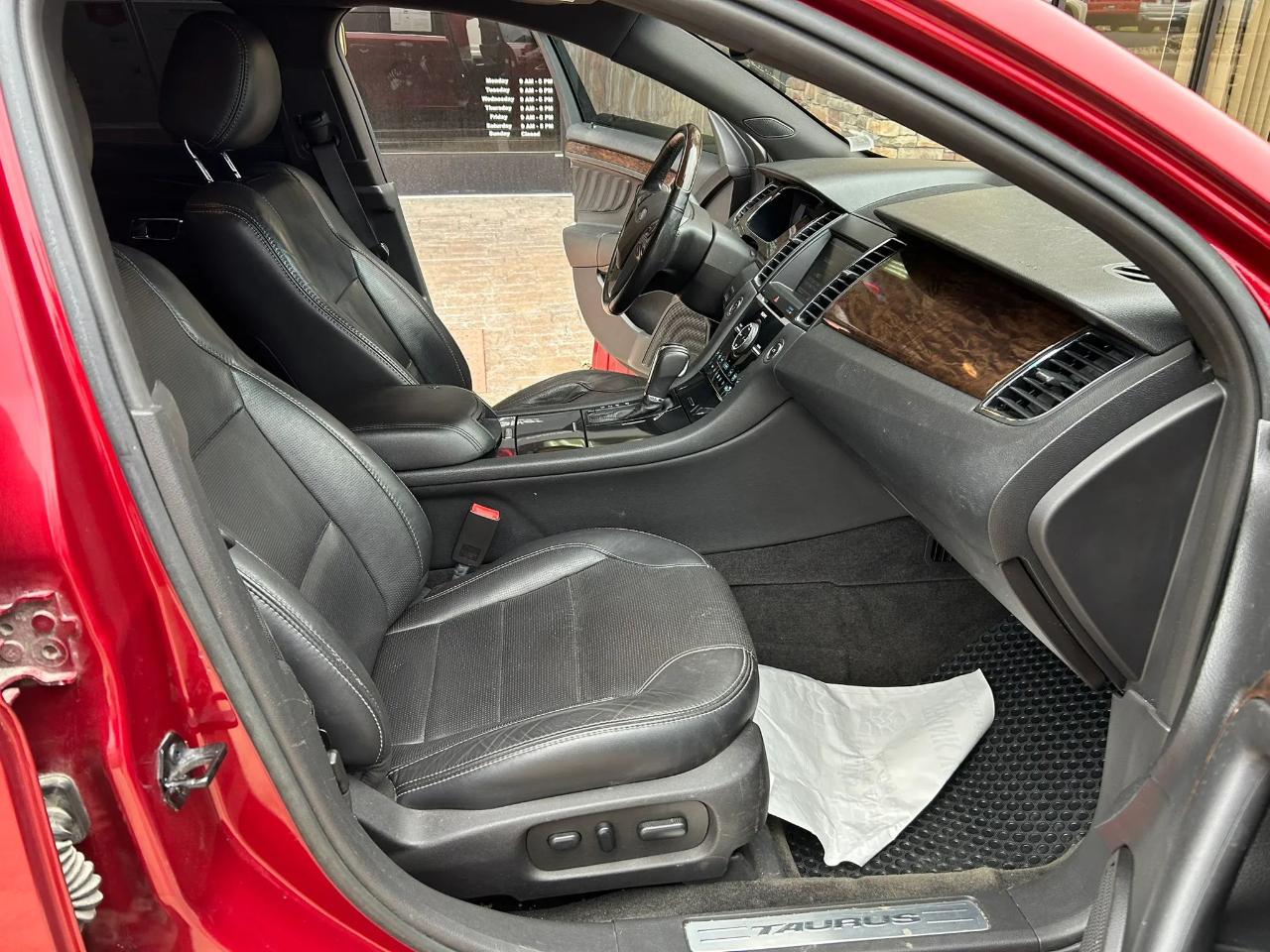 Ford Taurus Limited FWD 2013