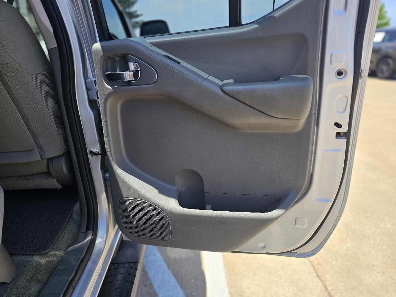 Nissan Frontier S Crew Cab 5AT 2WD 2018