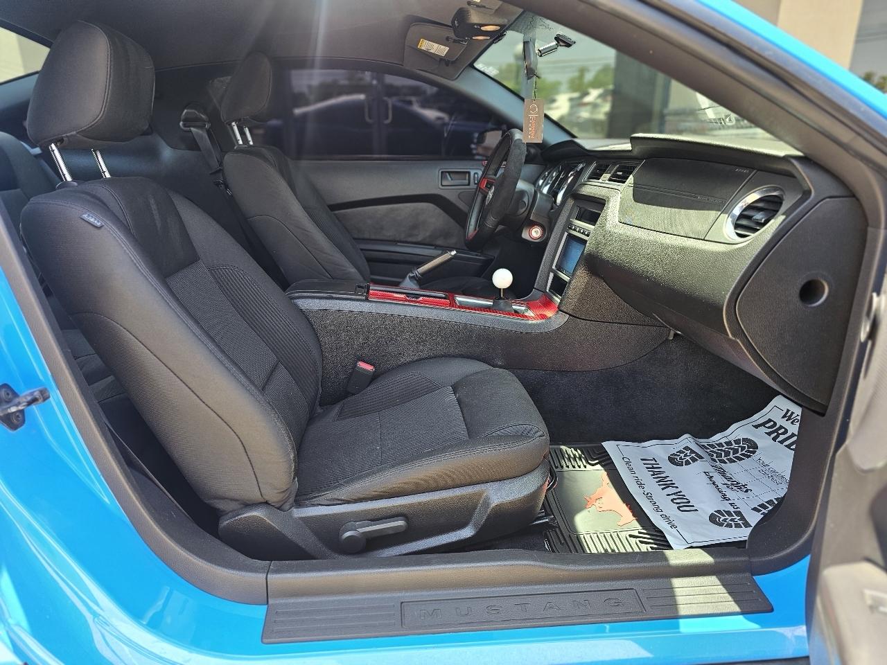 Ford Mustang V6 Coupe 2011