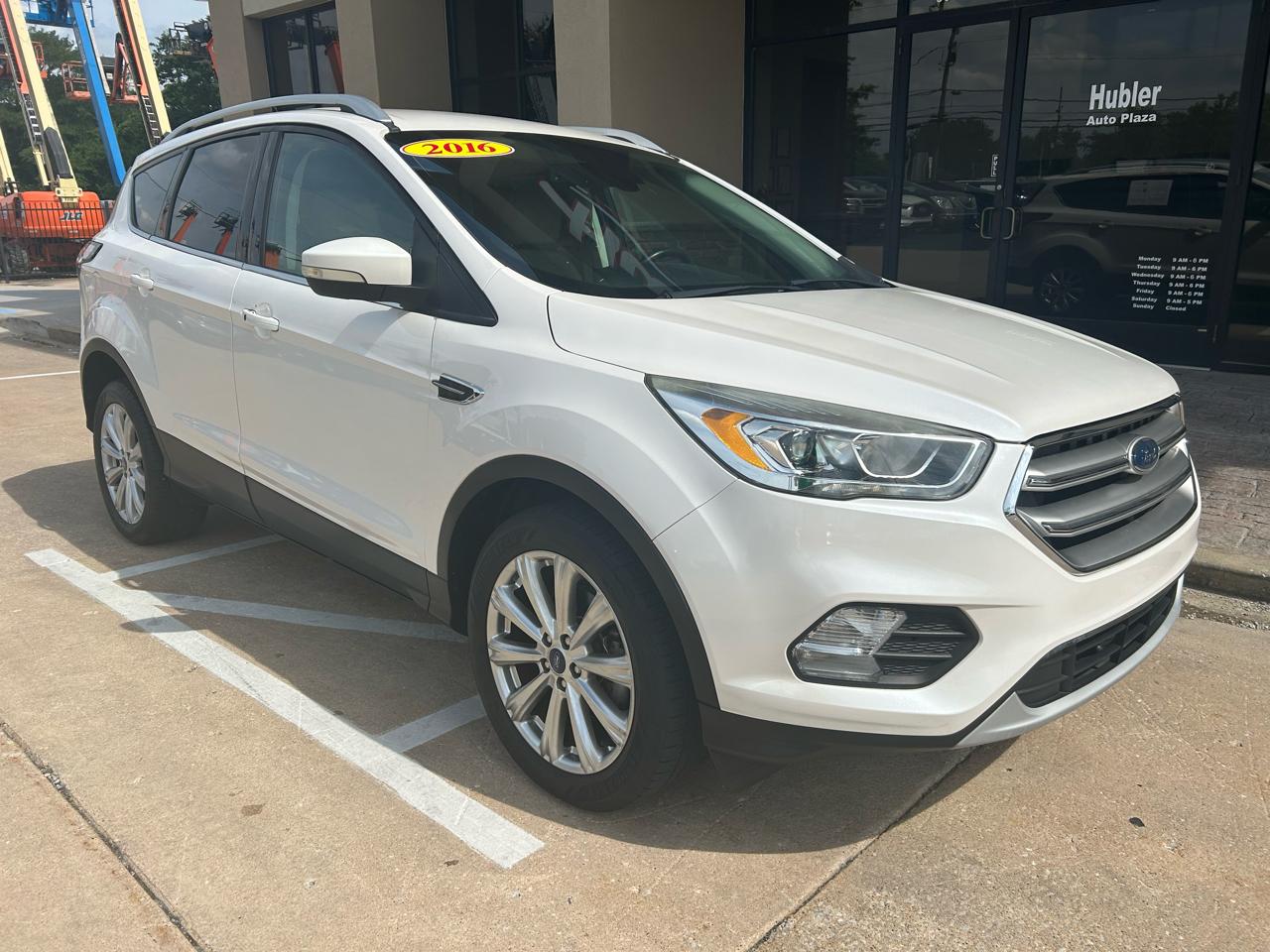 2017 Ford Escape Titanium's photo