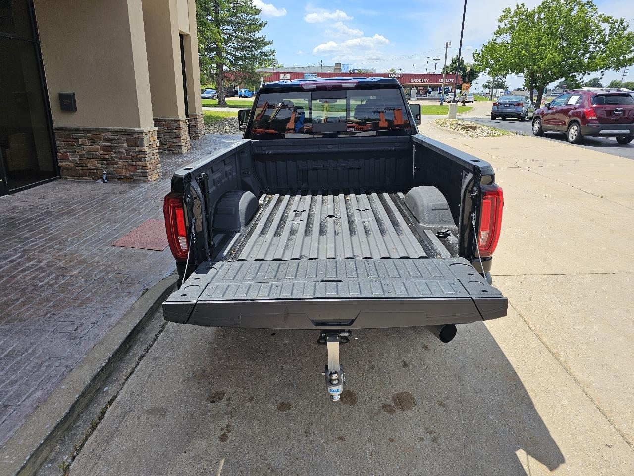 GMC Sierra 2500HD Denali Crew Cab 4WD SB 2023