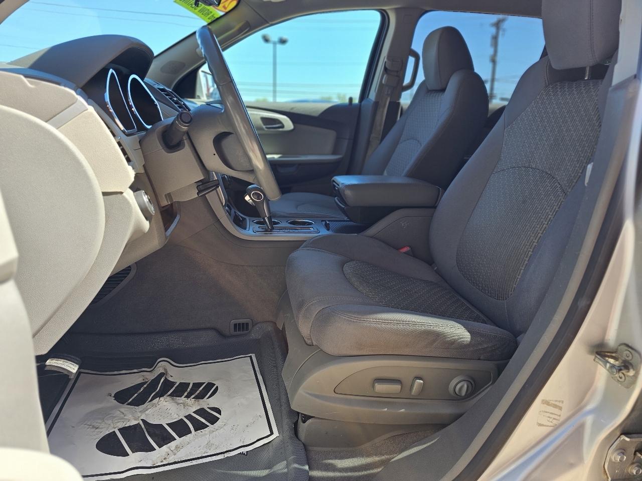 Chevrolet Traverse LT AWD 2012