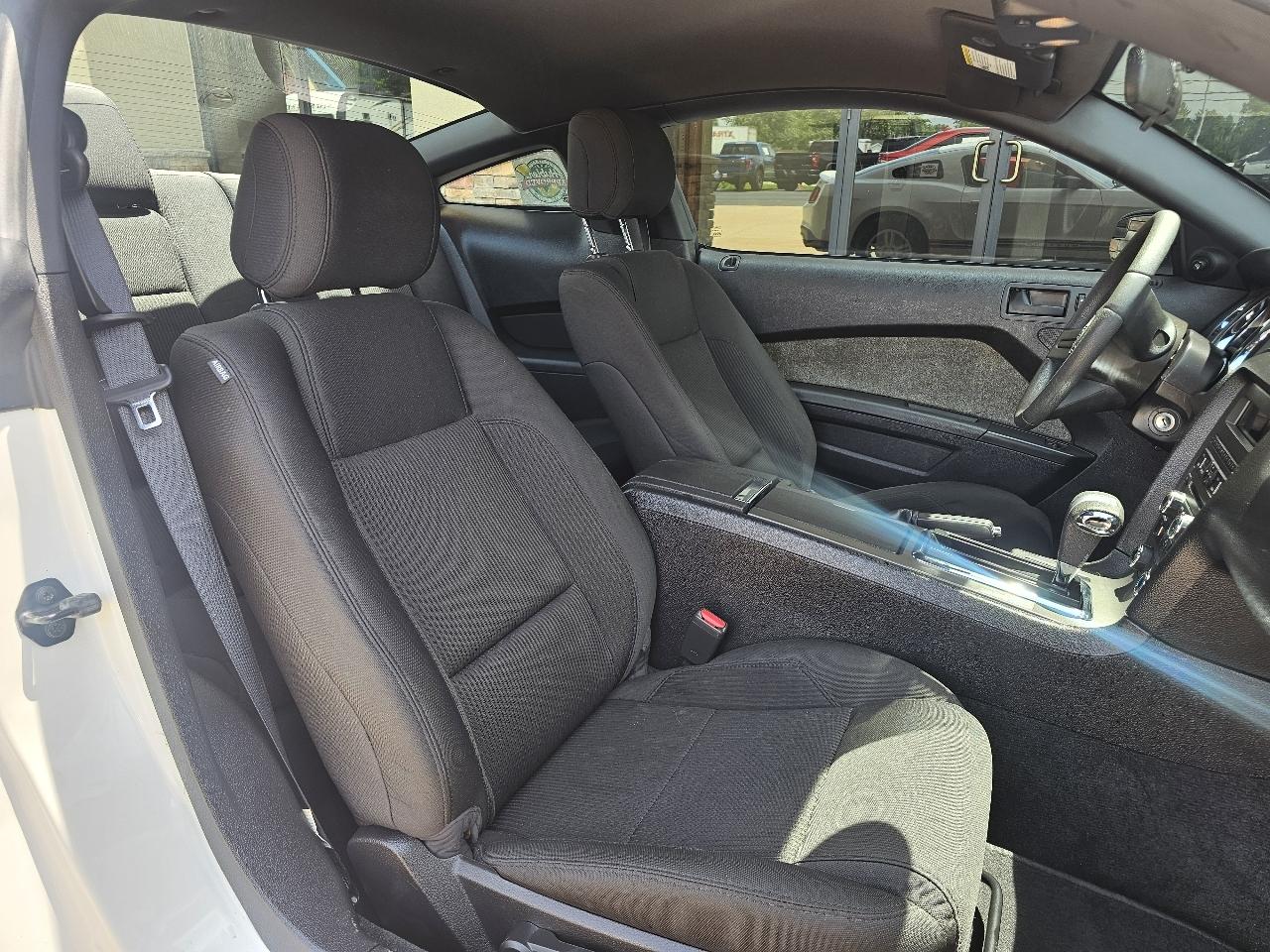 Ford Mustang V6 Coupe 2012