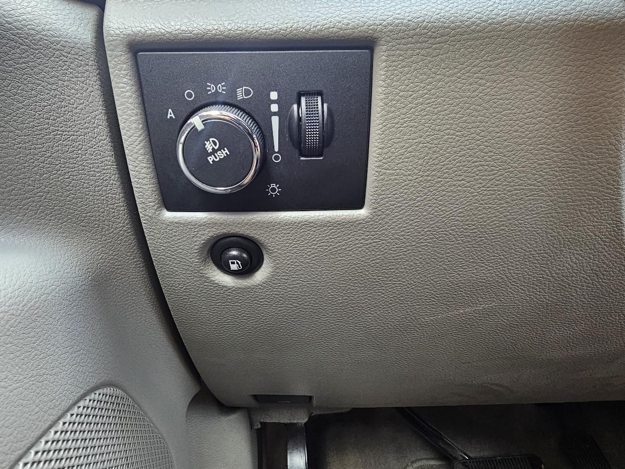 Jeep Grand Cherokee Laredo 4WD 2012