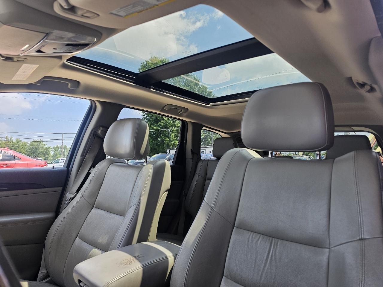 Jeep Grand Cherokee Laredo 4WD 2012