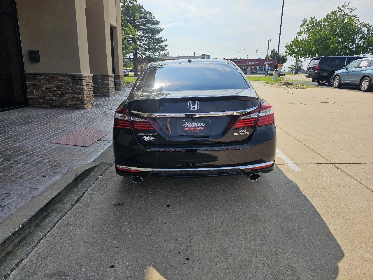 Honda Accord Touring V6 Sedan 6-Spd AT 2016