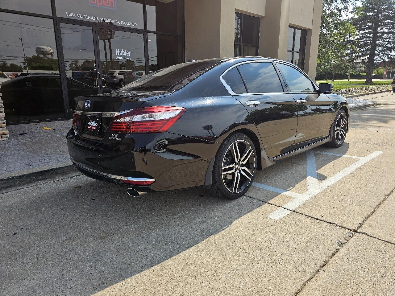 Honda Accord Touring V6 Sedan 6-Spd AT 2016