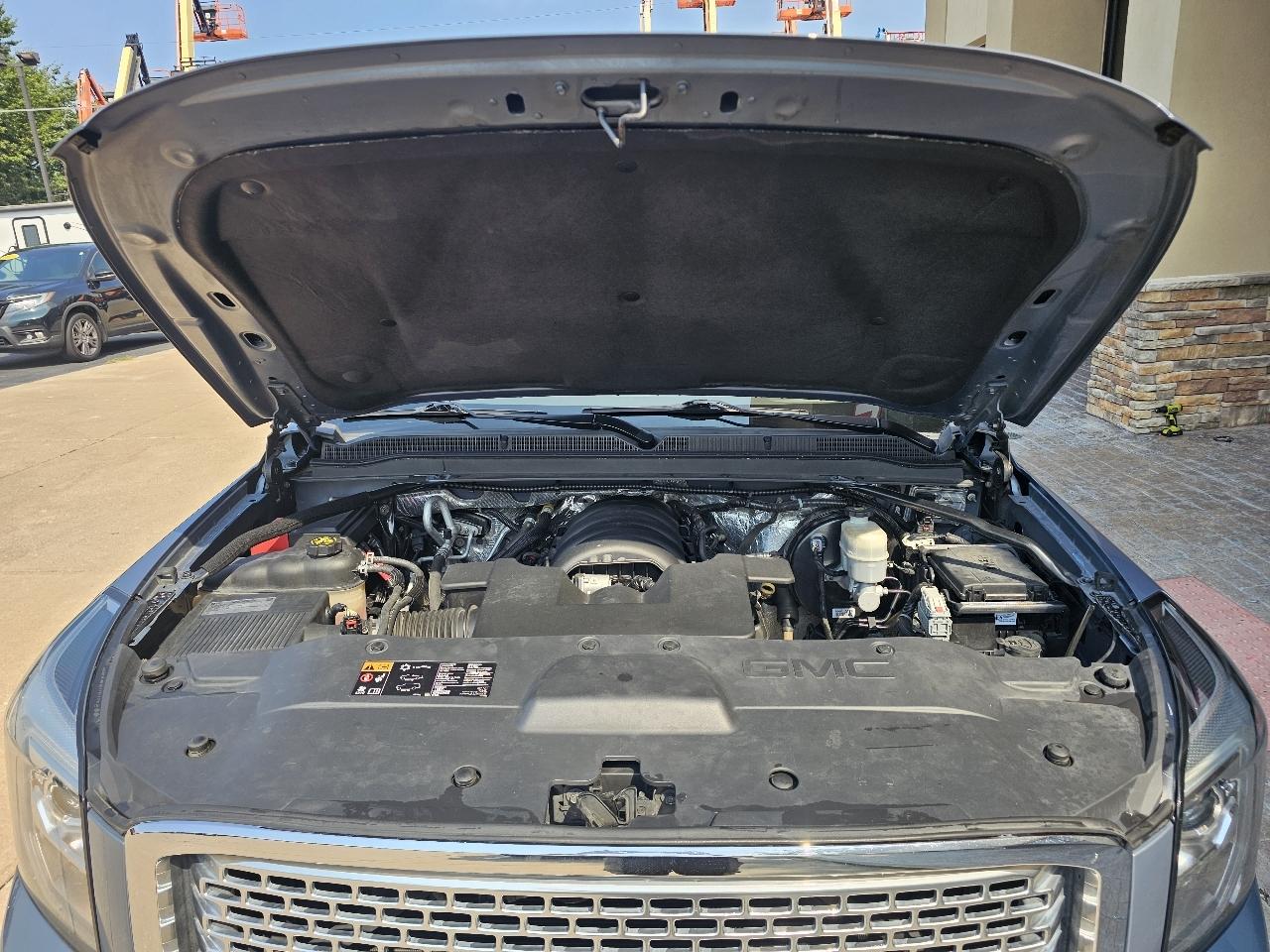 GMC Yukon Denali 4WD 2015