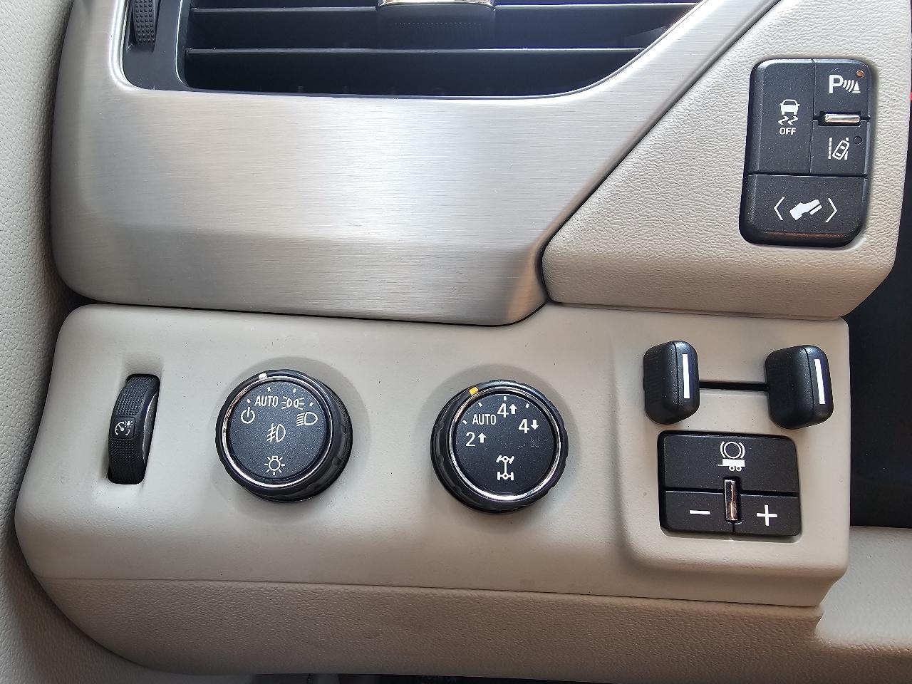 GMC Yukon Denali 4WD 2015
