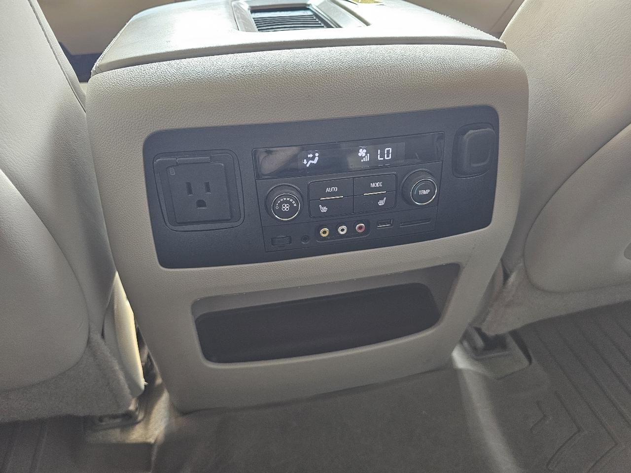 GMC Yukon Denali 4WD 2015