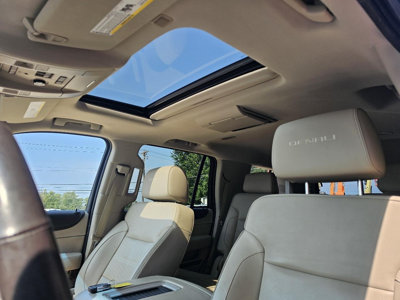 GMC Yukon Denali 4WD 2015