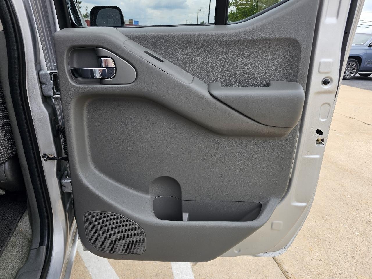 Nissan Frontier photo 15