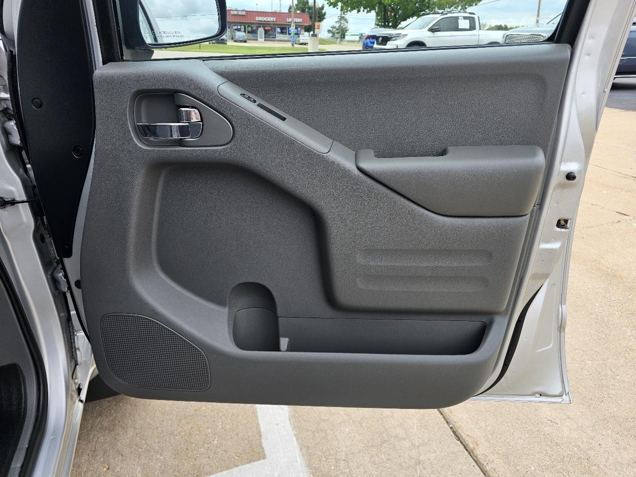 Nissan Frontier photo 16