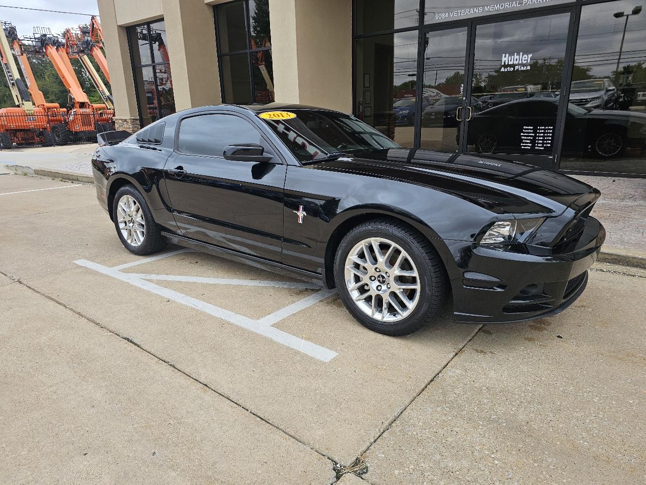 Ford Mustang photo 2