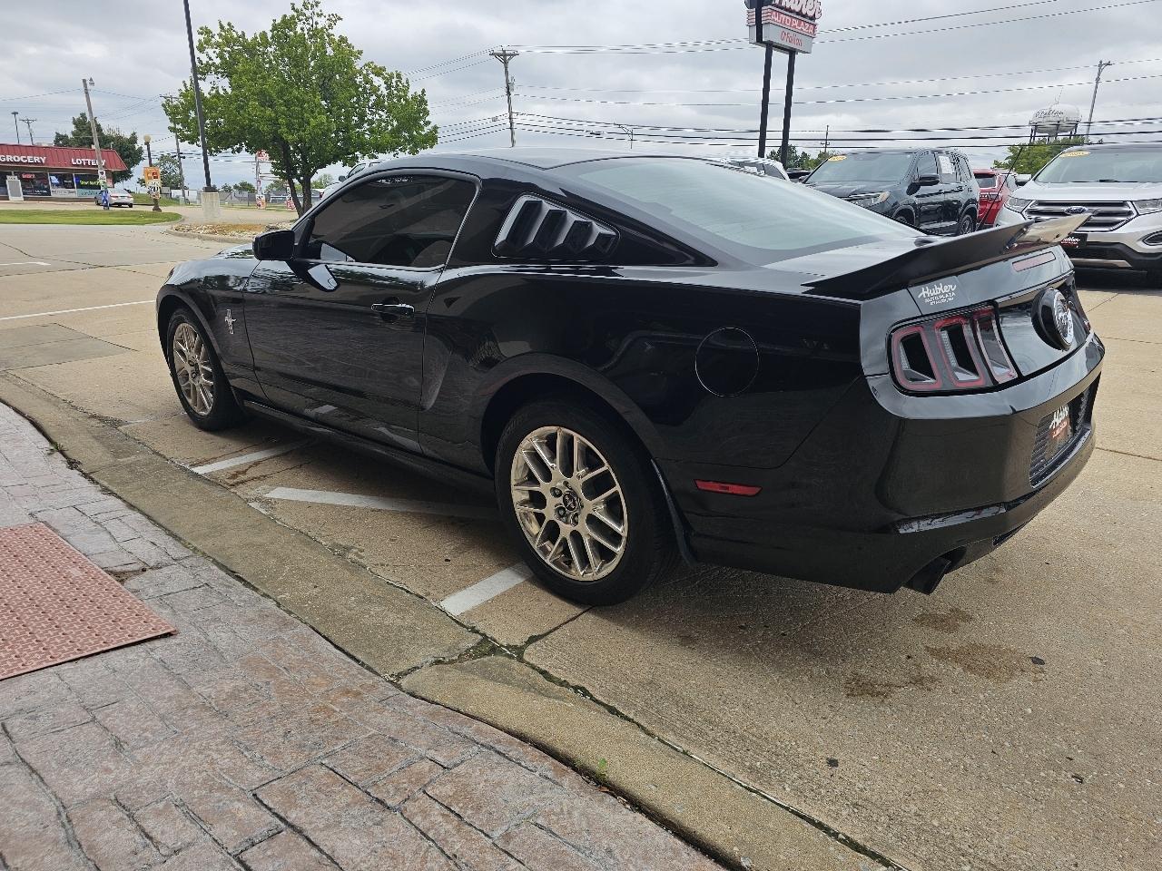 Ford Mustang photo 5