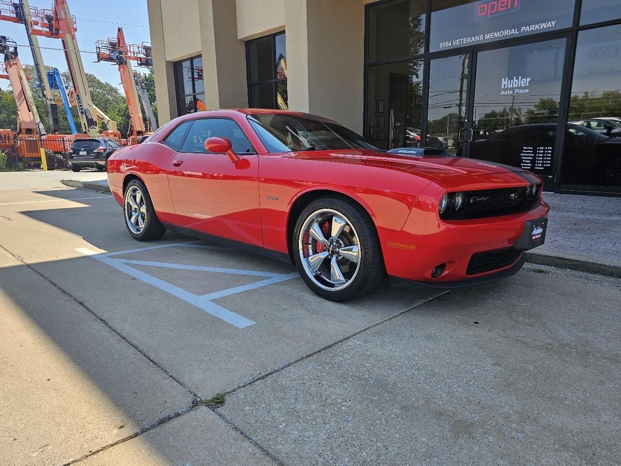 Dodge Challenger photo 2