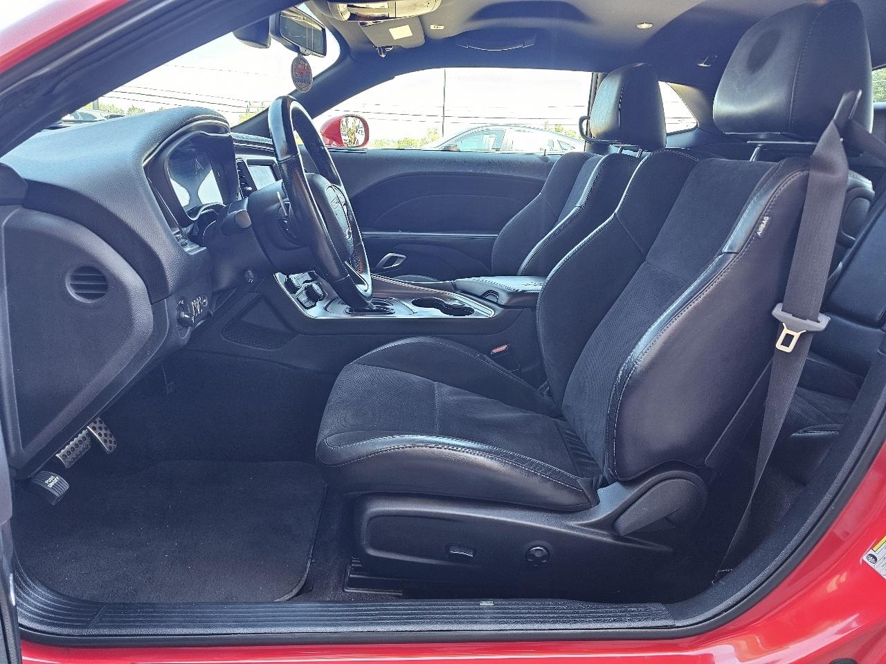 Dodge Challenger photo 11