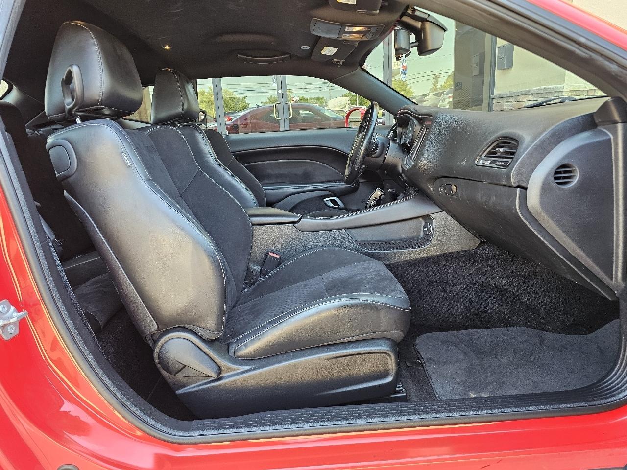 Dodge Challenger photo 13