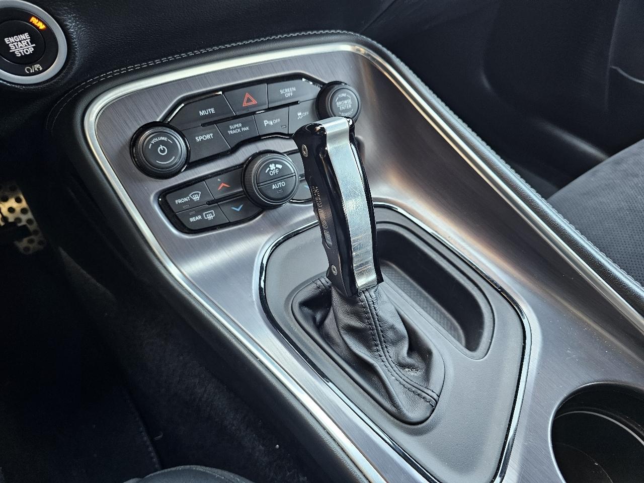 Dodge Challenger photo 18
