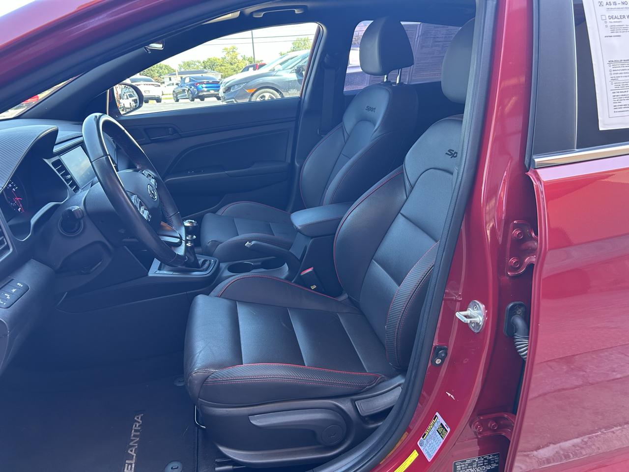 Hyundai Elantra photo 8