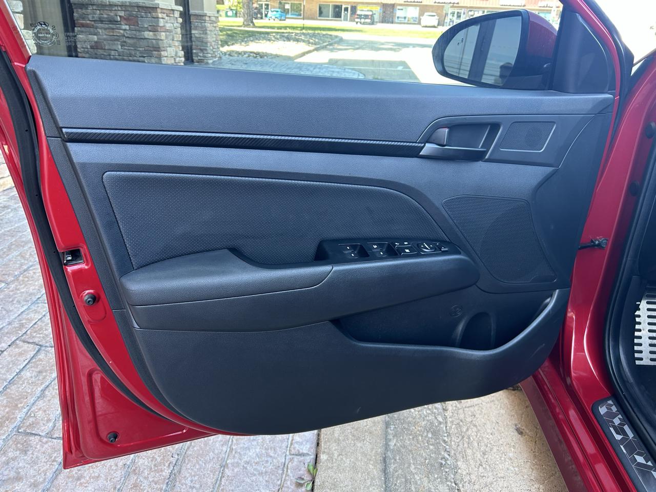 Hyundai Elantra photo 9