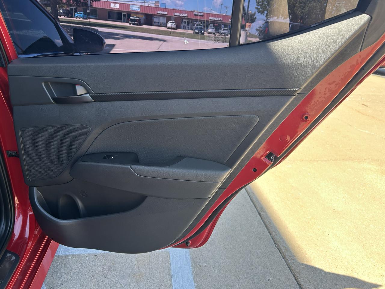 Hyundai Elantra photo 13