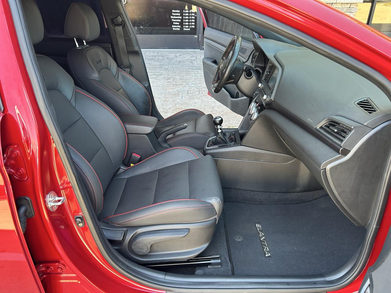 Hyundai Elantra photo 14