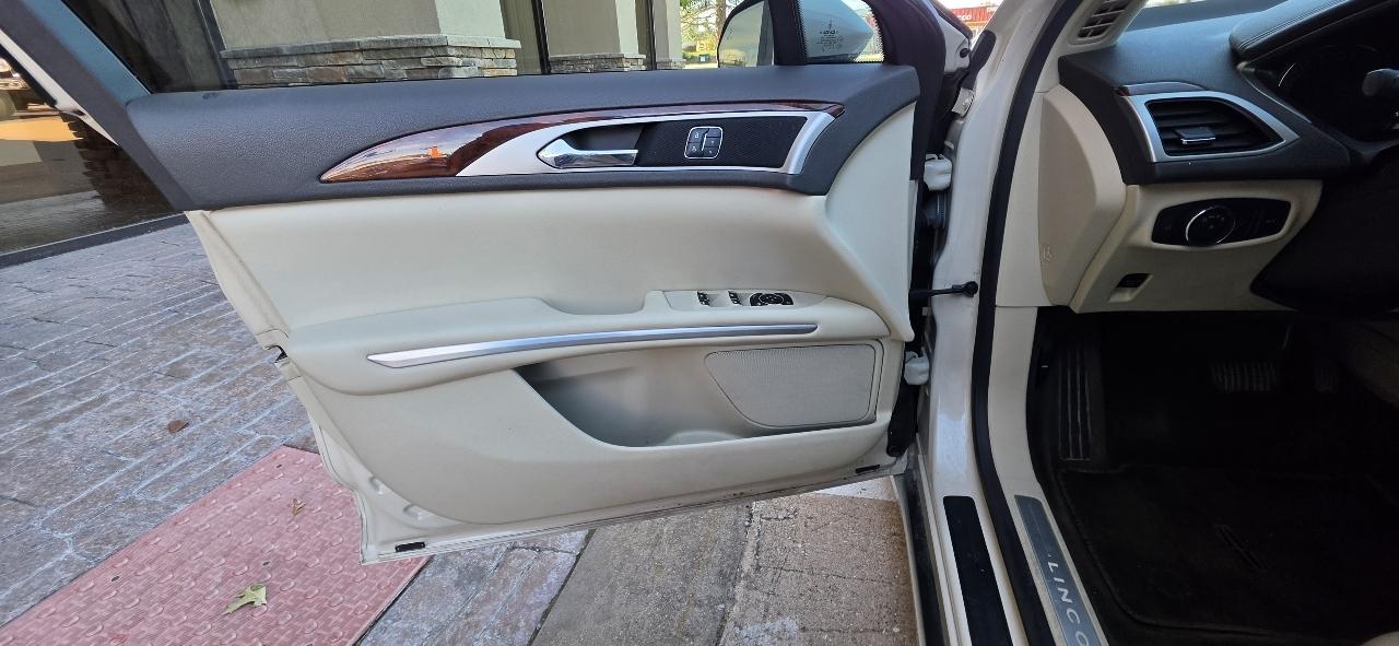 Lincoln MKZ 4dr Sdn FWD 2015