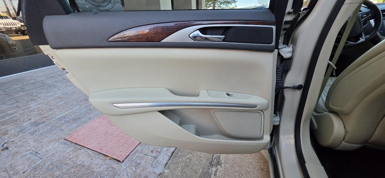 Lincoln MKZ 4dr Sdn FWD 2015