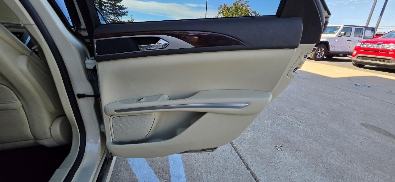 Lincoln MKZ 4dr Sdn FWD 2015