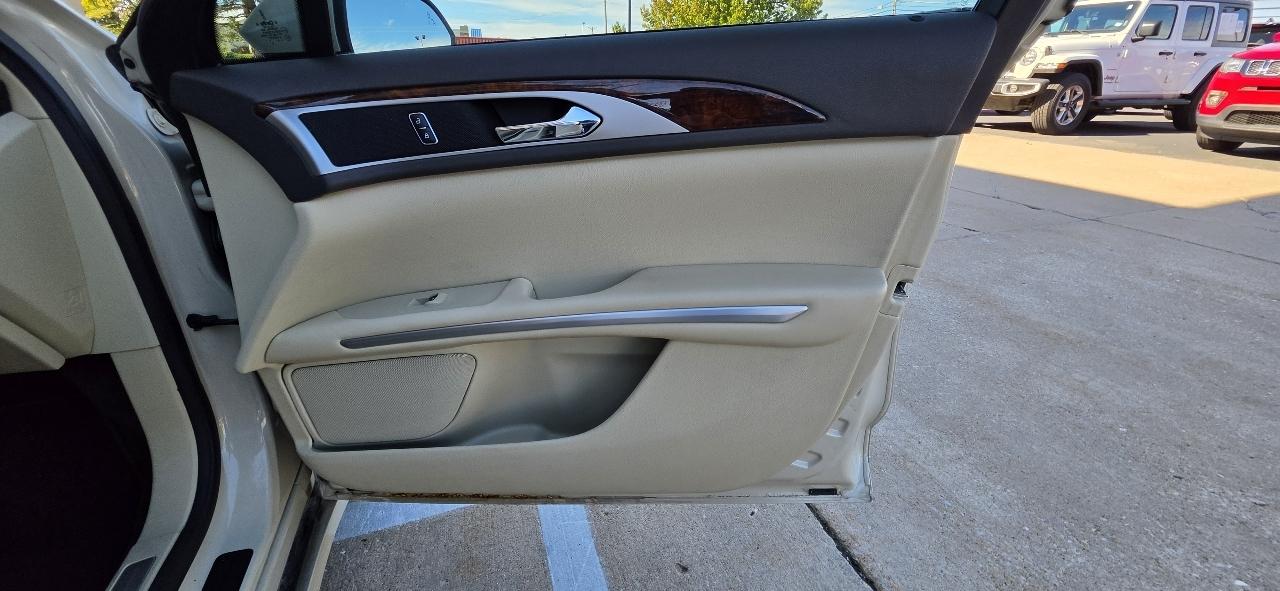 Lincoln MKZ 4dr Sdn FWD 2015