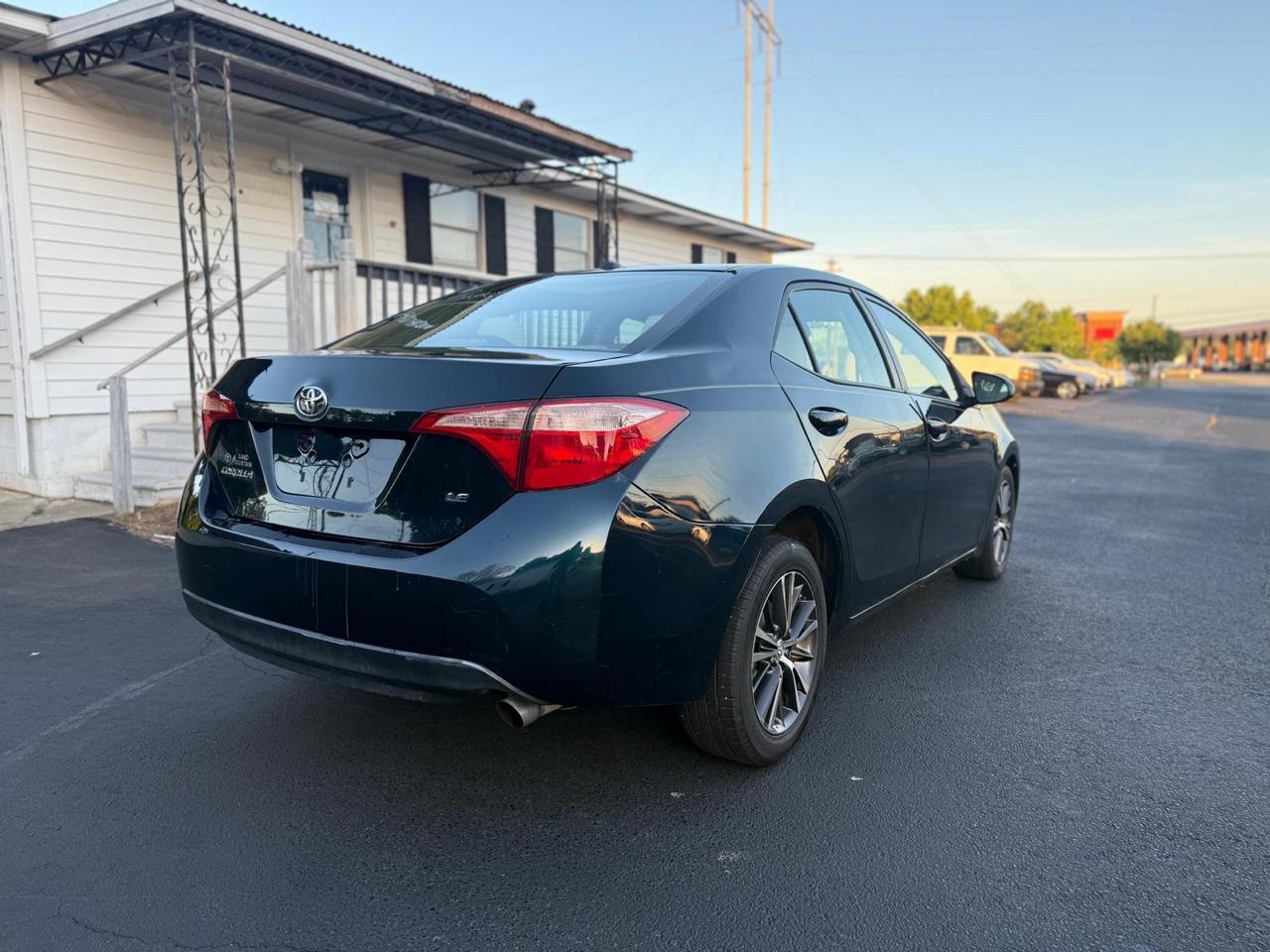 Toyota Corolla 4dr Sdn Auto LE (Natl) 2017