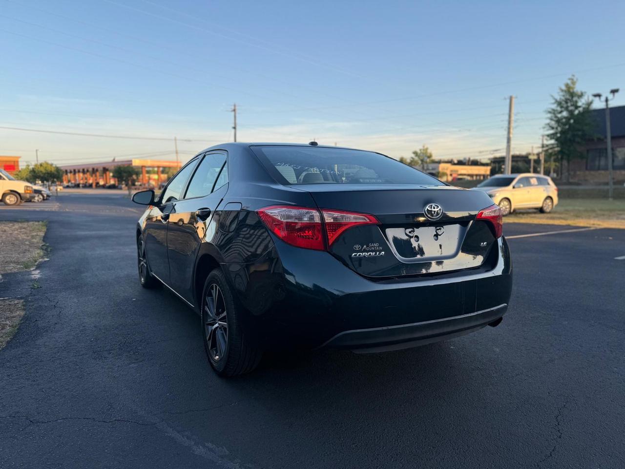 Toyota Corolla 4dr Sdn Auto LE (Natl) 2017