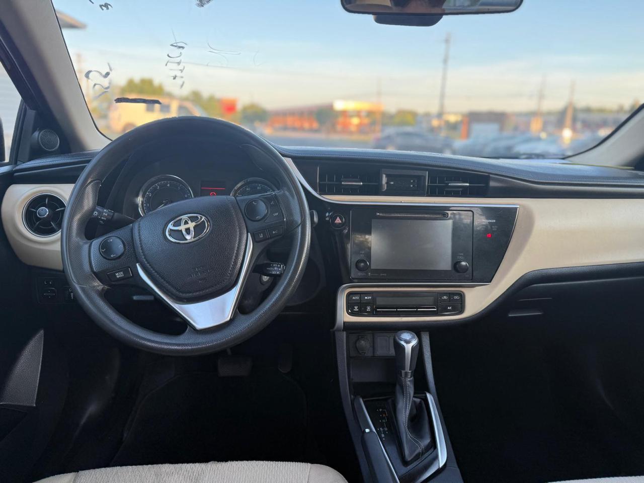 Toyota Corolla 4dr Sdn Auto LE (Natl) 2017