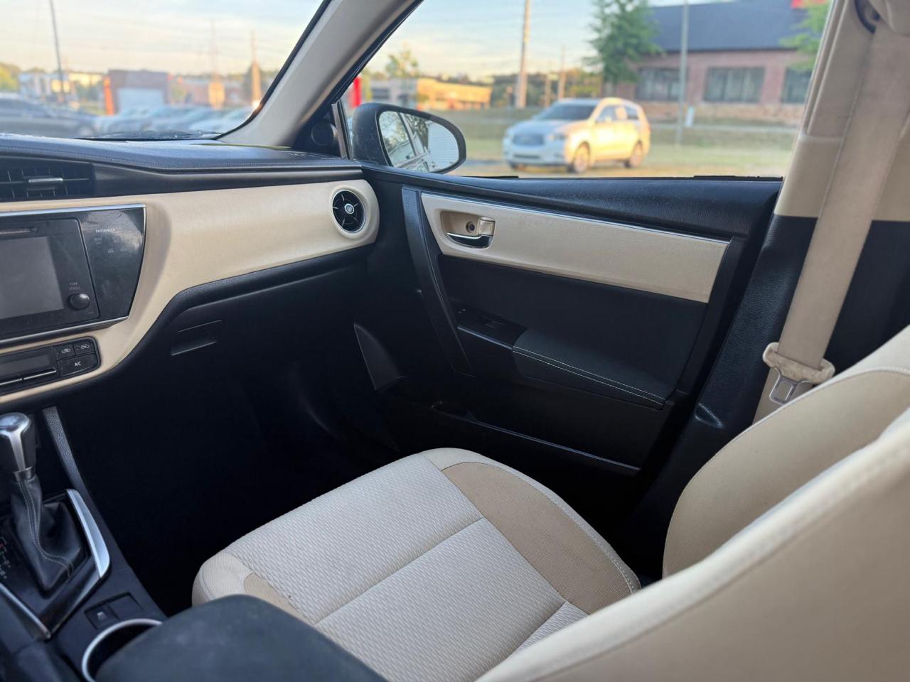 Toyota Corolla 4dr Sdn Auto LE (Natl) 2017