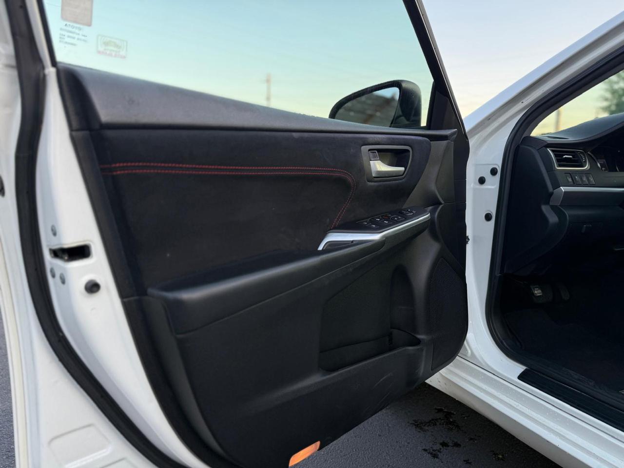 Toyota Camry 4dr Sdn V6 Auto XSE (Natl) 2015