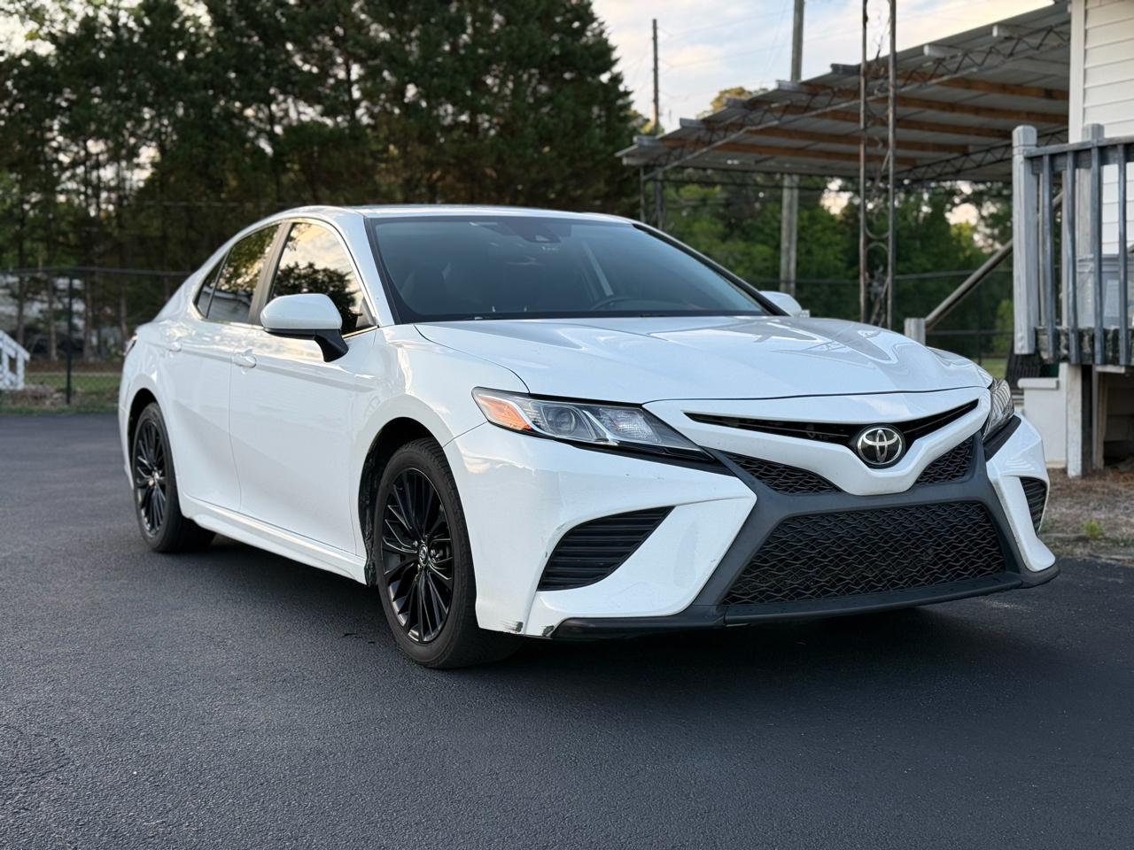 Toyota Camry SE 2020