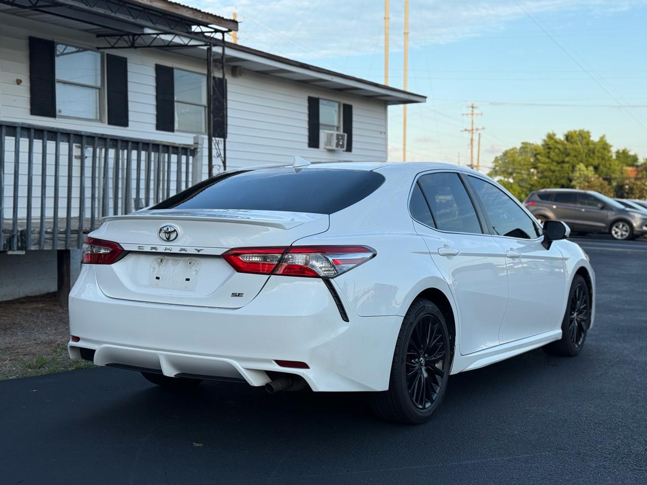 Toyota Camry SE 2020