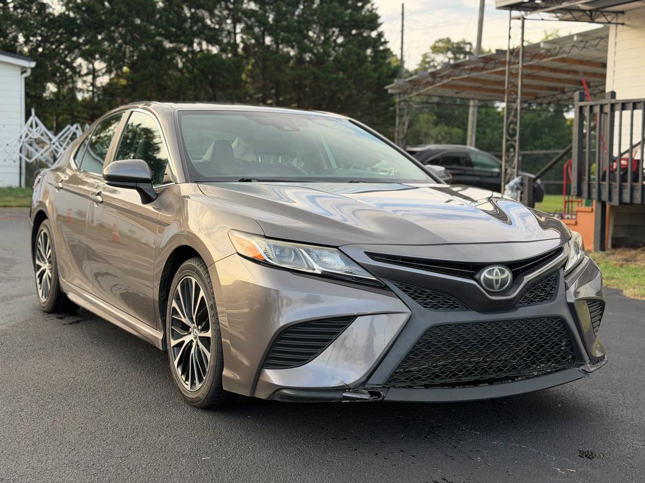 Toyota Camry 4dr Sdn I4 Auto SE w/Special Edition Pkg (Natl) 2019