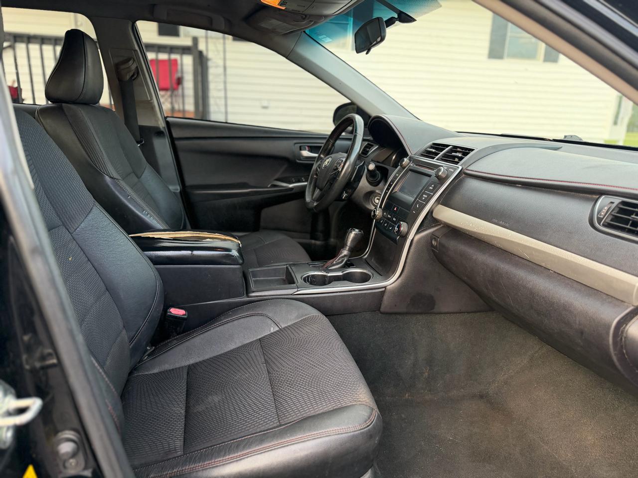Toyota Camry SE 2017