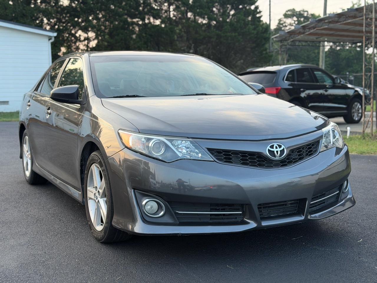 Toyota Camry 4dr Sdn I4 Auto SE (Natl) 2012